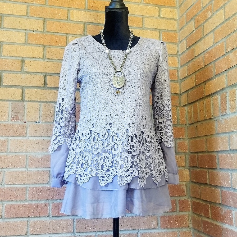 ⭐ Gorgeous Crochet and chiffon top!!!! Size S